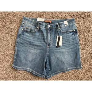 Judy Blue Denim Shorts Plus Size 2XL NWT Mid Rise Stretch 7" Inseam